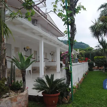 Santa Venere Parcheggio Privato 3*